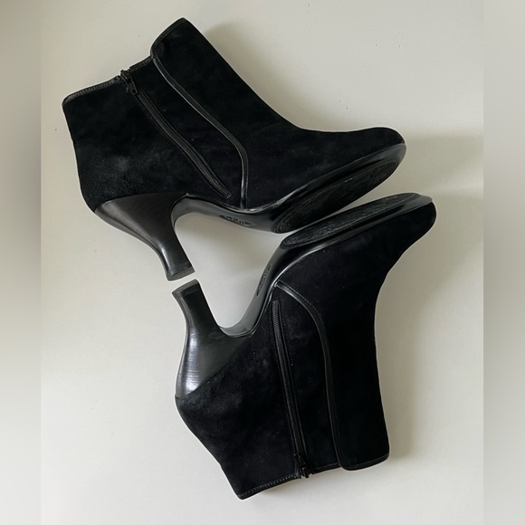 Sofft Black Suede Leather Side Zipper Ankle Boots Victorian Booties Size 9 W - Picture 5 of 16